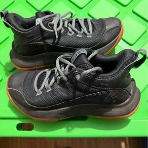 Under Armour Curry shoes size 4.5